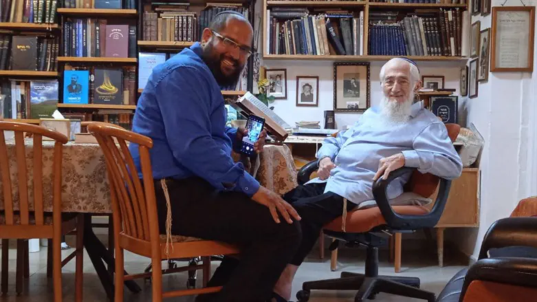 הרב שאול עבדיאל עם הרב ולדמן