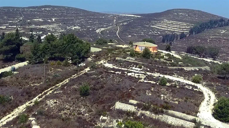 הרס לשם הרס. ההר שממנו נעקר היישוב חומש