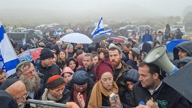 אלמנתו של יהודה דימנטמן מובילה את האלפים לחומש