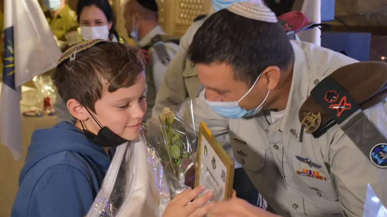 לחבק, לעטוף ולאהוב מכל הלב