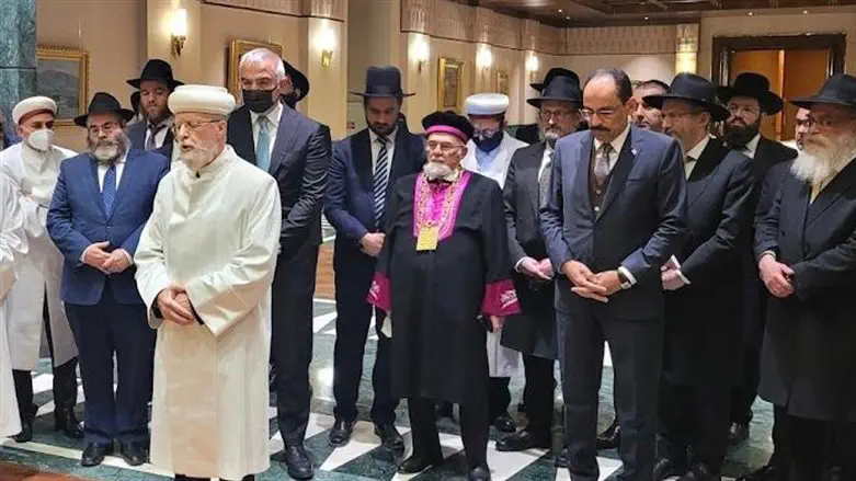 הרבנים בארמון של ארדואן