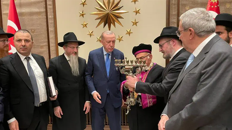 Turkish Jewish community leaders & members of ARIS meet with Turkish Pres. Erdoğan