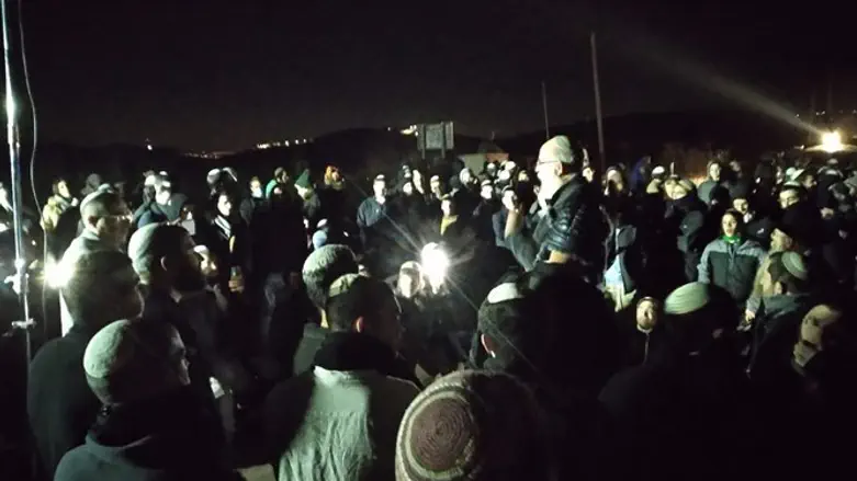 Сотни израильтян на пути в Хомеш