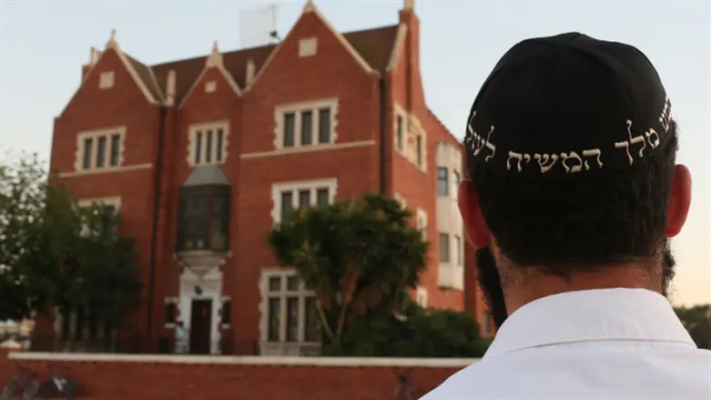 Man wearing Chabad yalmulka (illustrative)