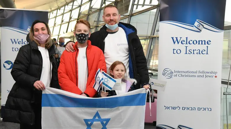 העולים החדשים, היום, בנתב"ג