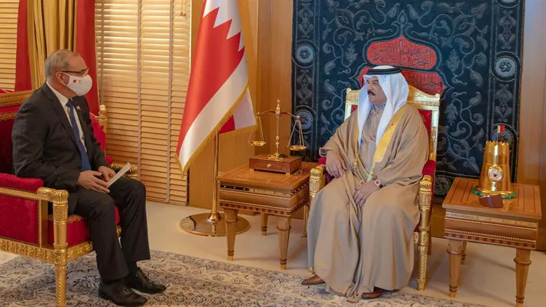 השגריר איתן נאה עם מלך בחריין