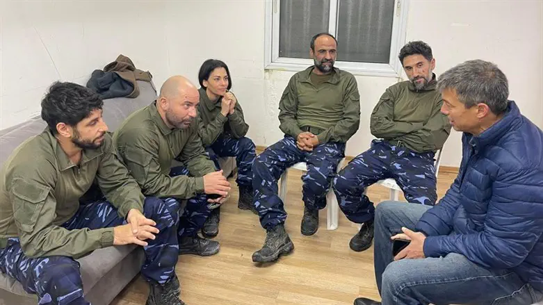 יועז הנדל ושחקני פאודה