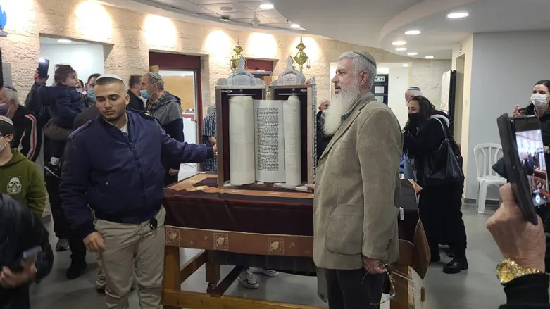 הכנסת ספר תורה במכללת שאנן