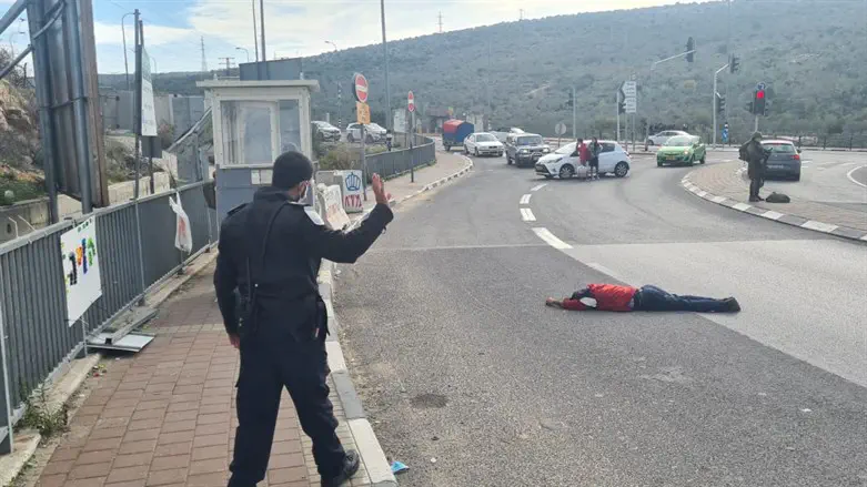 Attempted stabbing attack