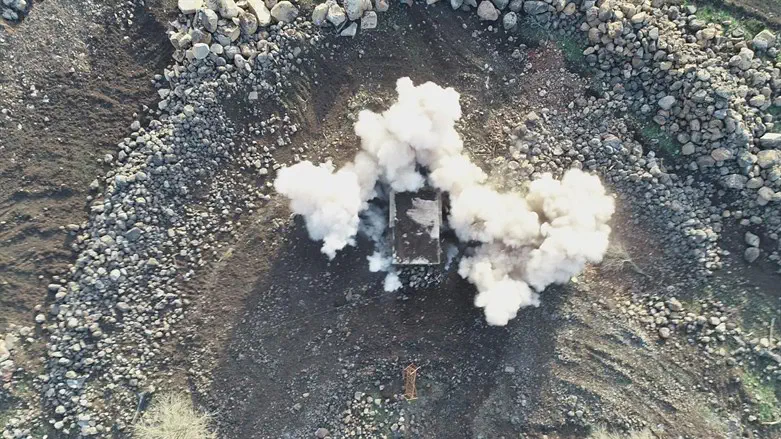 מצבור ענק של נשק סורי הושמד בסדרת פיצוצים