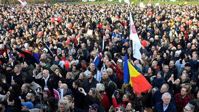Anti-COVID lockdown protest in Amsterdam, January 2nd 2022