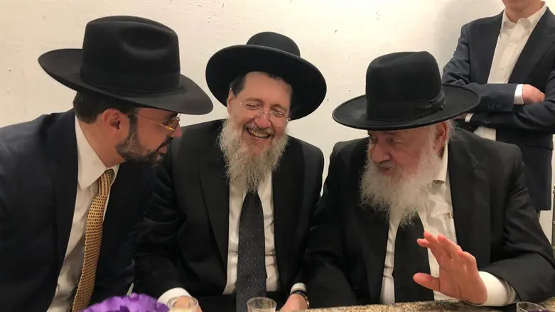 מימין לשמאל: הרב אברהם יצחק כהן, הרב בן ציון קוק וח"כ אוריאל בוסו