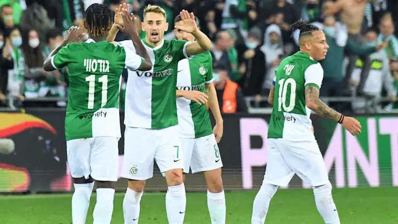 שחקני חיפה חוגגים מהפך הערב