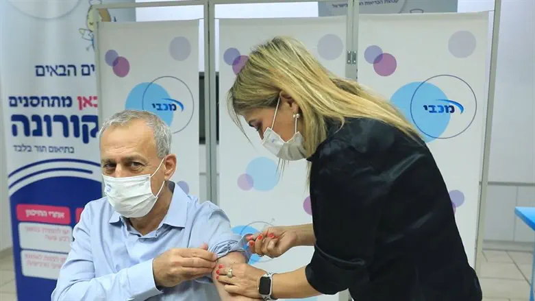 Prof. Ash receives fourth dose