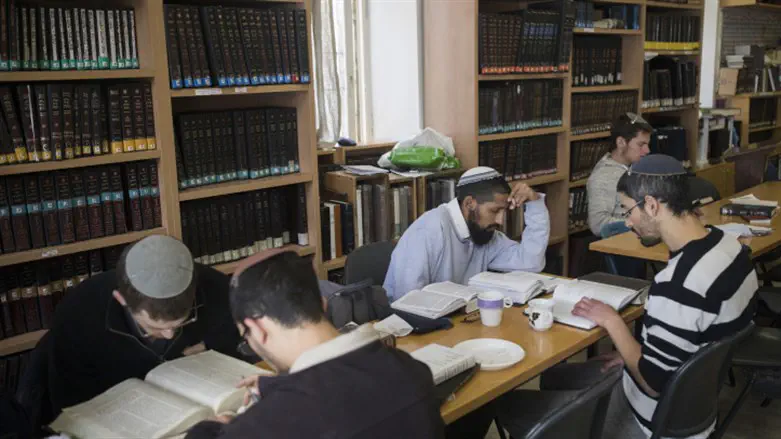 ארכיון: לימוד תורה בישיבה