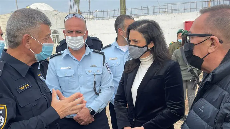 שקד בנתיבות