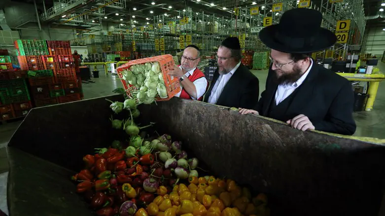Kashrut supervisors (illustration)