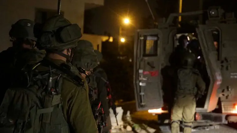 כוחות צה"ל בפעילות ללכידת מבוקשים