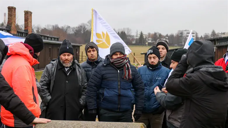 Hraedi soldiers visit Nazi death camp