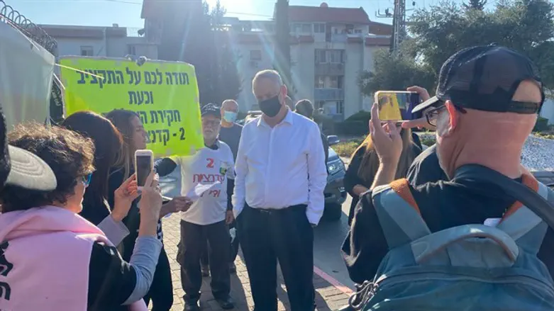 Бени Ганц и участники протеста