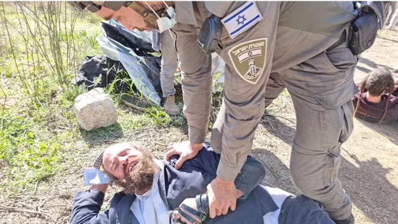 Жестокое насилие в Хомеше