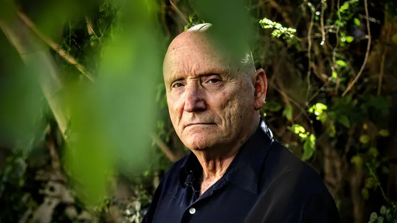 מזהיר. האלוף במיל' בריק