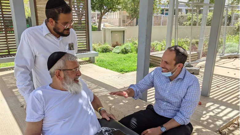 ד"ר שילה קרמר (מימין)