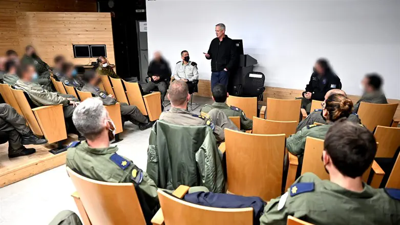 גנץ וכוכבי בטייסת