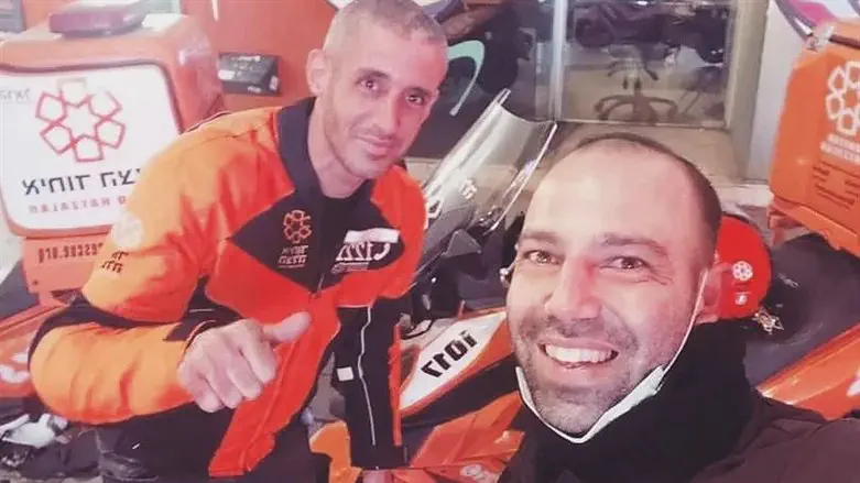 Ibrahim Ayuti and Idan Aziza Tuina