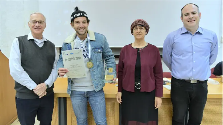 (L to R) Dr. Benni Milgrom; Shosh Nagar; Lael Dadi; Prof. Kenneth Hochberg