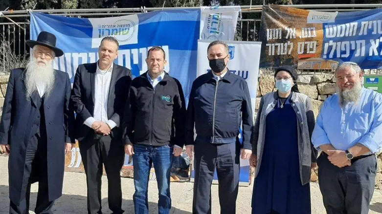 חברי הכנסת במאהל עם שלמה נאמן ויוסי דגן