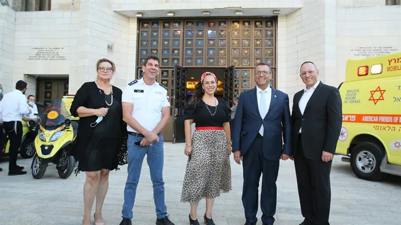 מאחלים בריאות למתפללים 