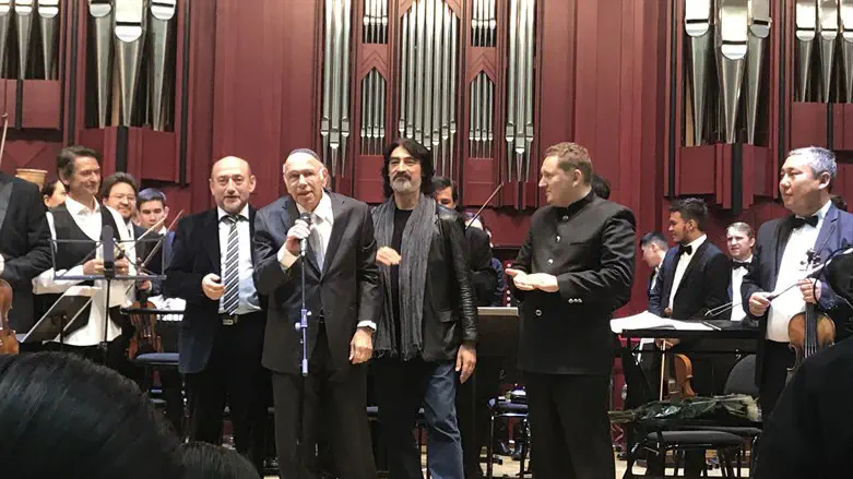 Berliner (with microphone) and the Kazakhstan Philarmonic Orchestra