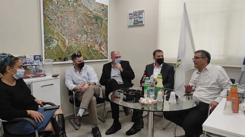 שר הדתות בראש העין