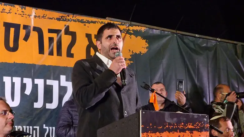 ח"כ קרעי בהפגנה