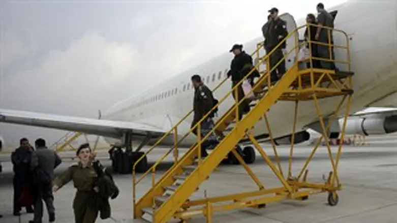 חוזרים מיפן