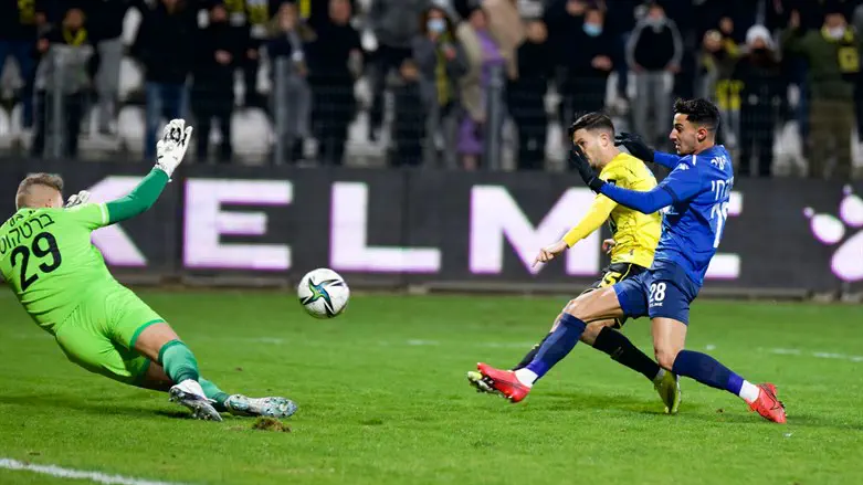 רוטמן כובש בדקה ה-4 הערב. נגמר בתיקו 2:2