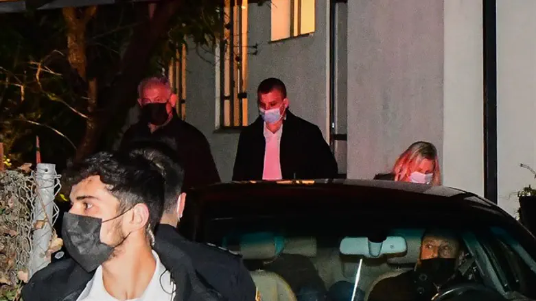 Члены семьи Нетаньяху после консультаций с адвокатами