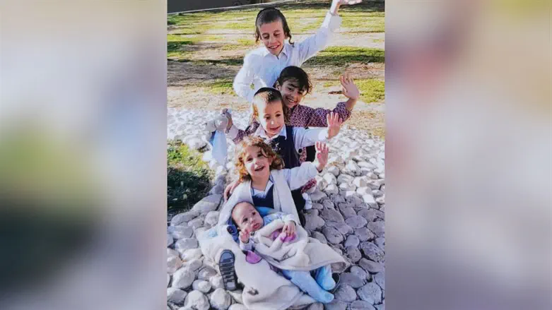 שישה יתומים