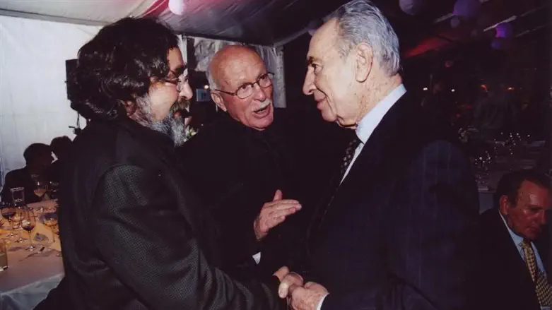 אריה יבגני משמאל