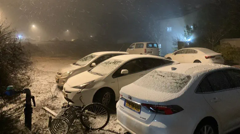 שלג קל בגבעת היובל ביישוב עלי בבנימין