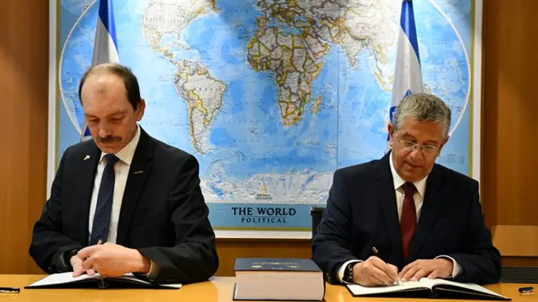 Подписание соглашения о покупке подводных лодок