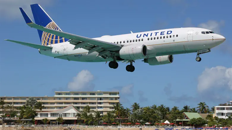 A United Airlines flight (illustrative)