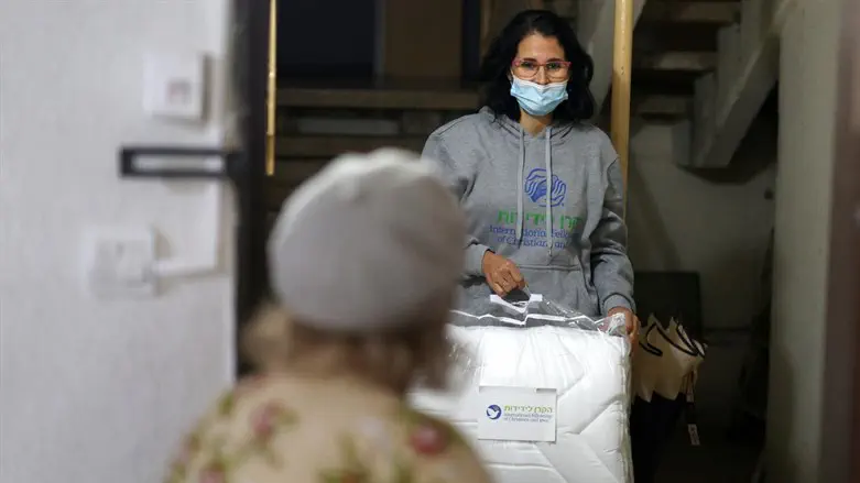 מסייעים לקשישים בגל הקור