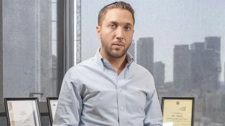  עו"ד נתנאל רוט