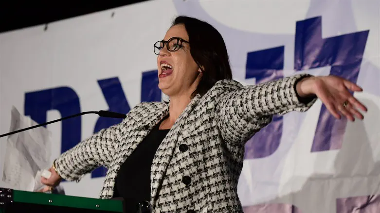 גלית דיסטל אטבריאן