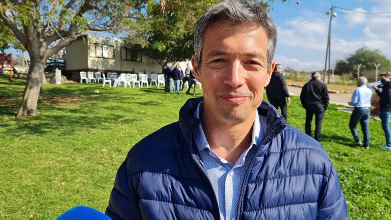 Minister Hendel in Magen Dan