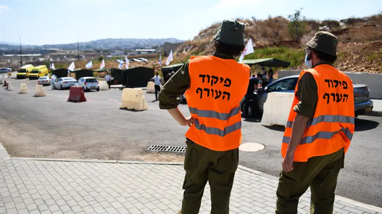 חיילי פיקוד העורף בסיוע לאזרחים