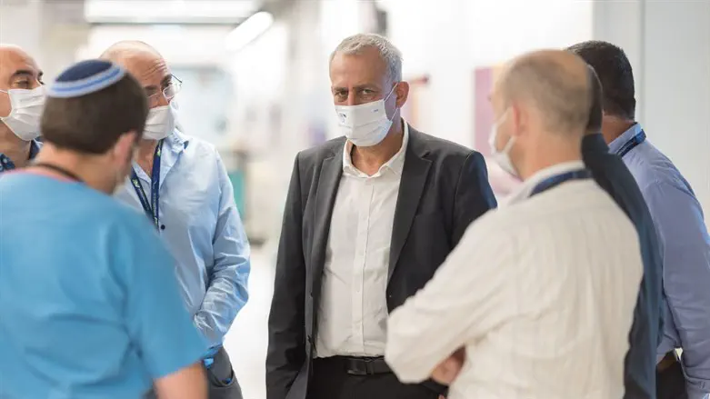 פרופ' נחמן אש במהלך הביקור