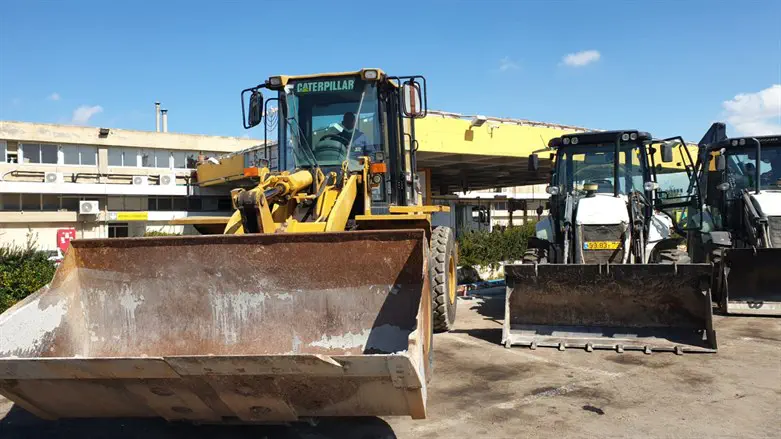 preparations for snow in Jerusalem